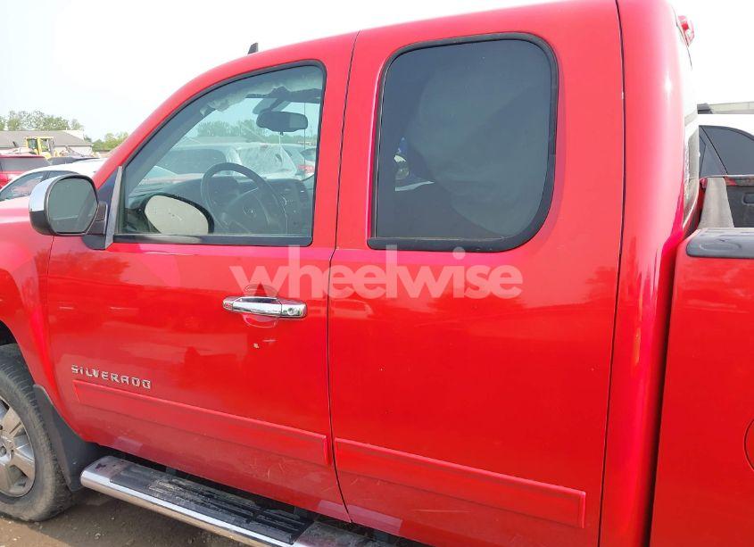 Photo 14 of 2011 Chevrolet Silverado 1500 LT (VIN 1GCRKSE36BZ358539)