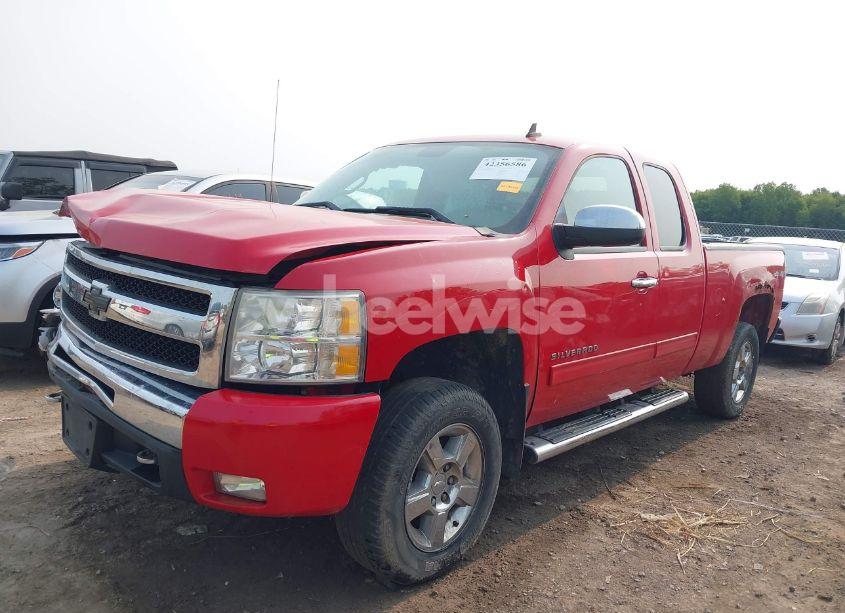 Photo 2 of 2011 Chevrolet Silverado 1500 LT (VIN 1GCRKSE36BZ358539)