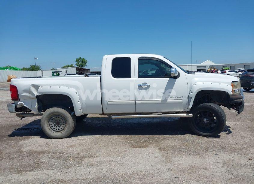 Photo 13 of 2011 Chevrolet Silverado 1500 LT (VIN 1GCRKSE36BZ374711)