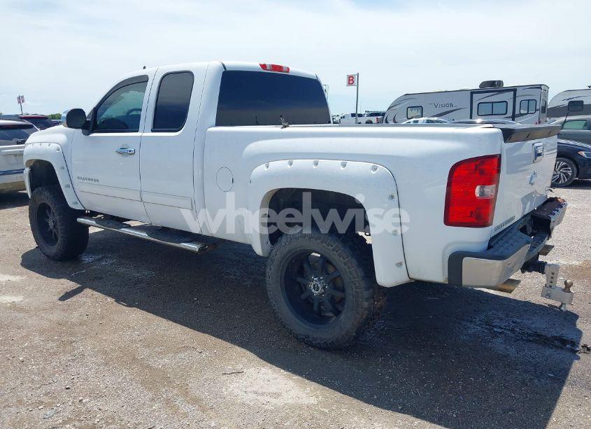 Photo 3 of 2011 Chevrolet Silverado 1500 LT (VIN 1GCRKSE36BZ374711)