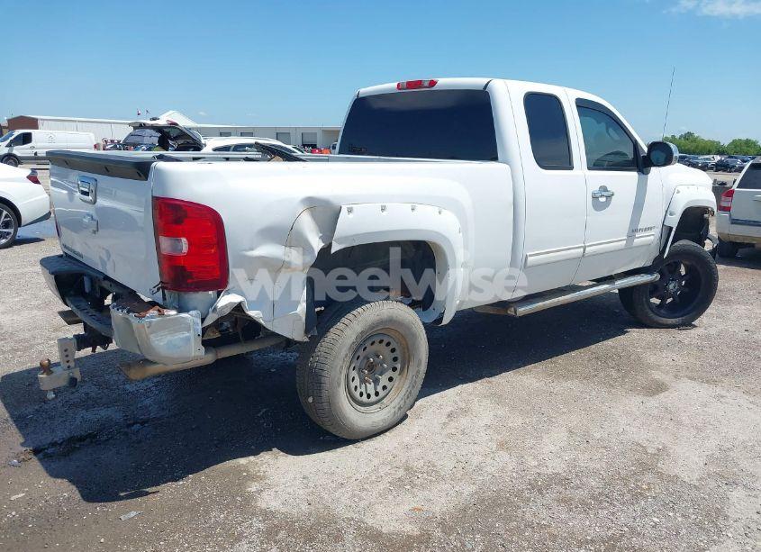 Photo 4 of 2011 Chevrolet Silverado 1500 LT (VIN 1GCRKSE36BZ374711)