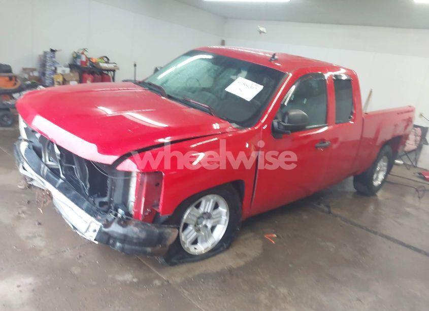 Photo 2 of 2011 Chevrolet Silverado 1500 LT (VIN 1GCRKSE36BZ446331)