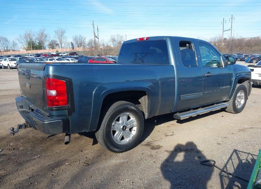 Photo 4 of 2011 Chevrolet Silverado 1500 LT (VIN 1GCRKSE37BZ106539)