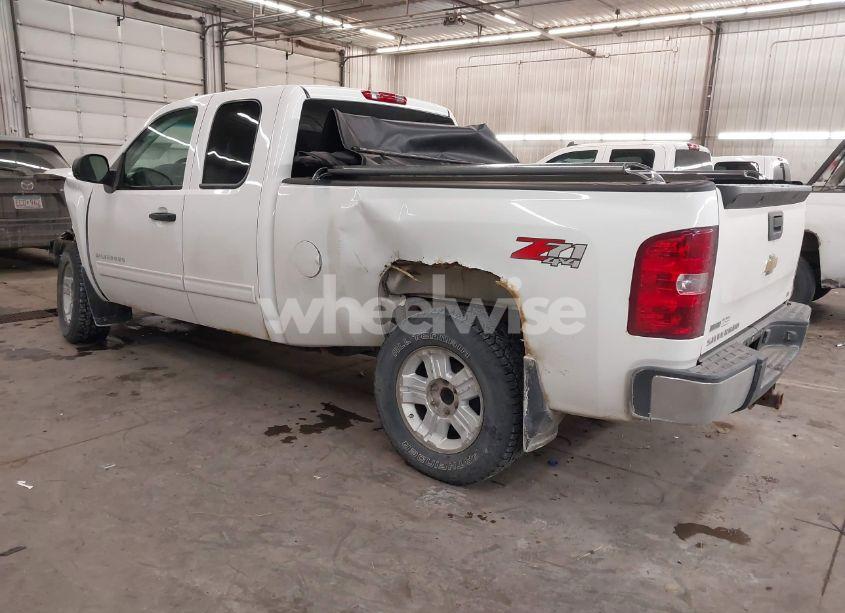 Photo 3 of 2011 Chevrolet Silverado 1500 LT (VIN 1GCRKSE37BZ109411)