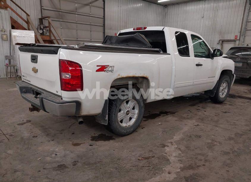 Photo 4 of 2011 Chevrolet Silverado 1500 LT (VIN 1GCRKSE37BZ109411)