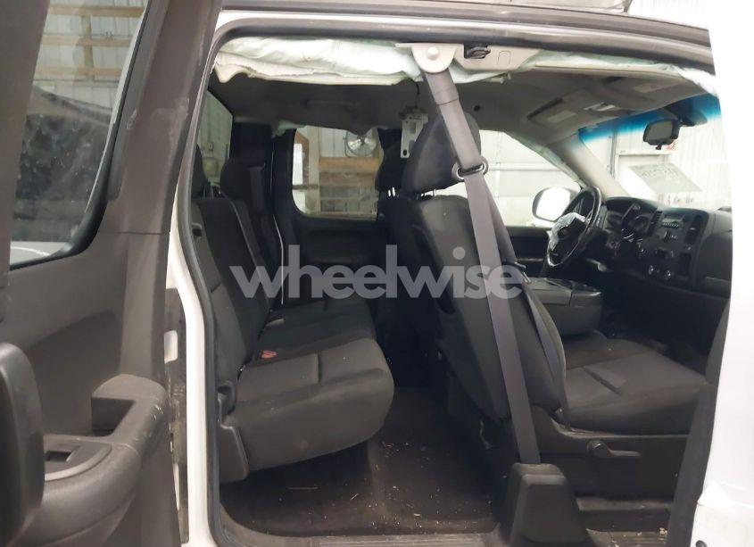 Photo 8 of 2011 Chevrolet Silverado 1500 LT (VIN 1GCRKSE37BZ109411)