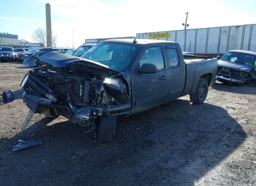 Photo 2 of 2011 Chevrolet Silverado 1500 LT (VIN 1GCRKSE37BZ153005)