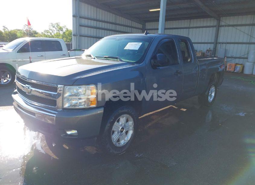 Photo 2 of 2011 Chevrolet Silverado 1500 LT (VIN 1GCRKSE37BZ188210)