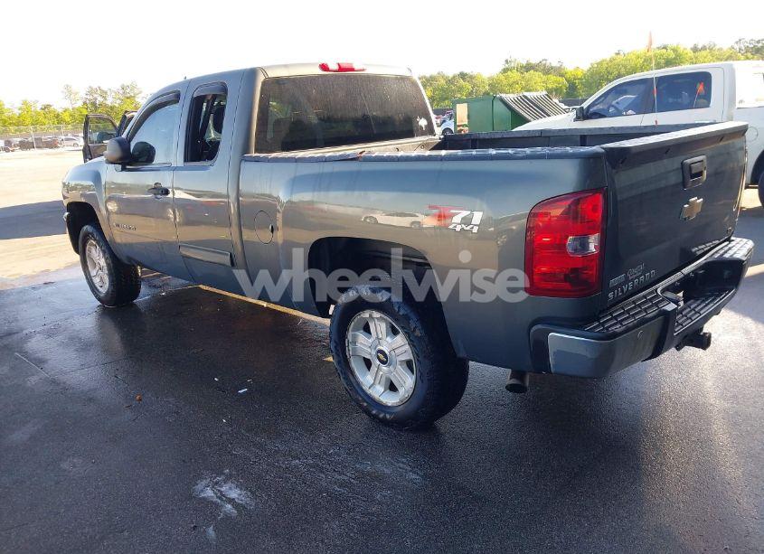 Photo 3 of 2011 Chevrolet Silverado 1500 LT (VIN 1GCRKSE37BZ188210)