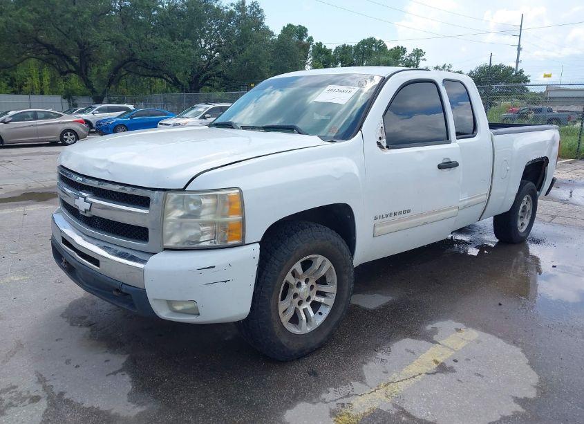 Photo 2 of 2011 Chevrolet Silverado 1500 LT (VIN 1GCRKSE37BZ203935)