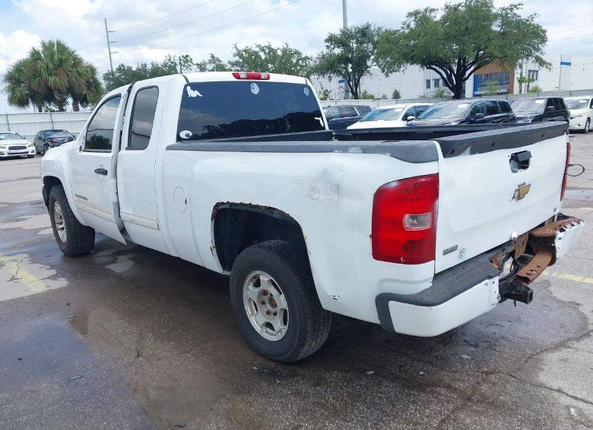 Photo 3 of 2011 Chevrolet Silverado 1500 LT (VIN 1GCRKSE37BZ203935)