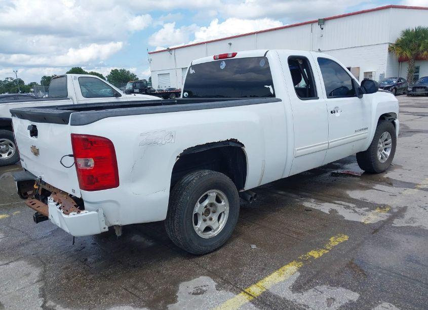 Photo 4 of 2011 Chevrolet Silverado 1500 LT (VIN 1GCRKSE37BZ203935)