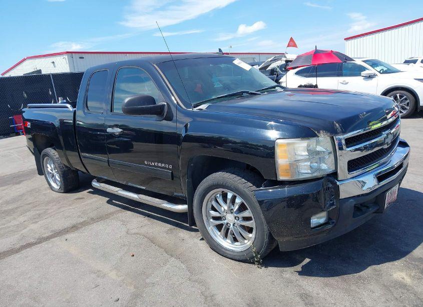 2011 Chevrolet Silverado 1500 LT (VIN 1GCRKSE37BZ266890) main photo