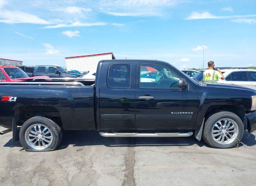 Photo 13 of 2011 Chevrolet Silverado 1500 LT (VIN 1GCRKSE37BZ266890)