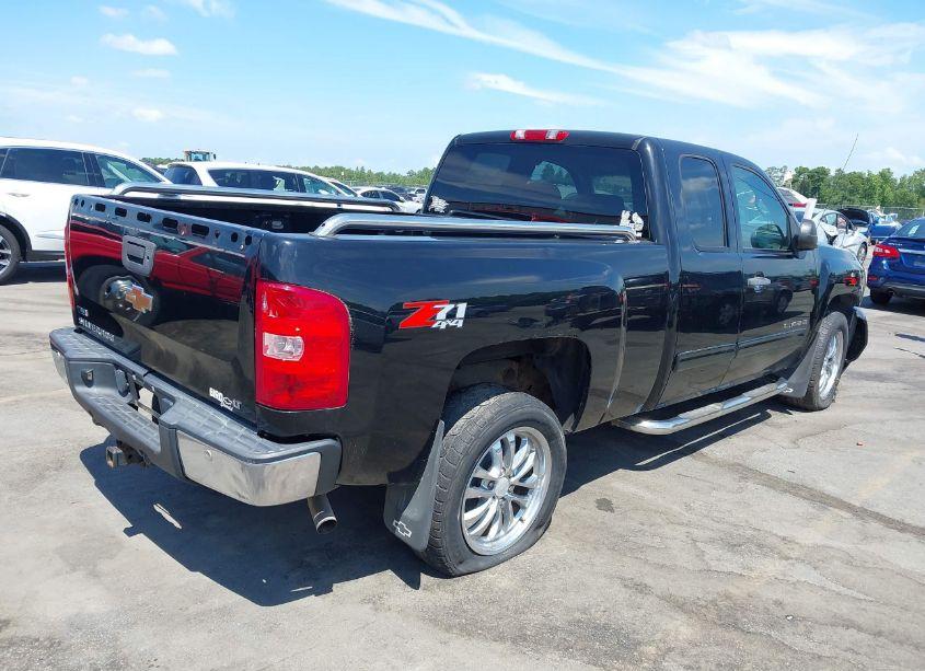 Photo 4 of 2011 Chevrolet Silverado 1500 LT (VIN 1GCRKSE37BZ266890)