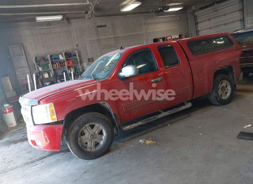 Photo 2 of 2011 Chevrolet Silverado 1500 LT (VIN 1GCRKSE37BZ295371)