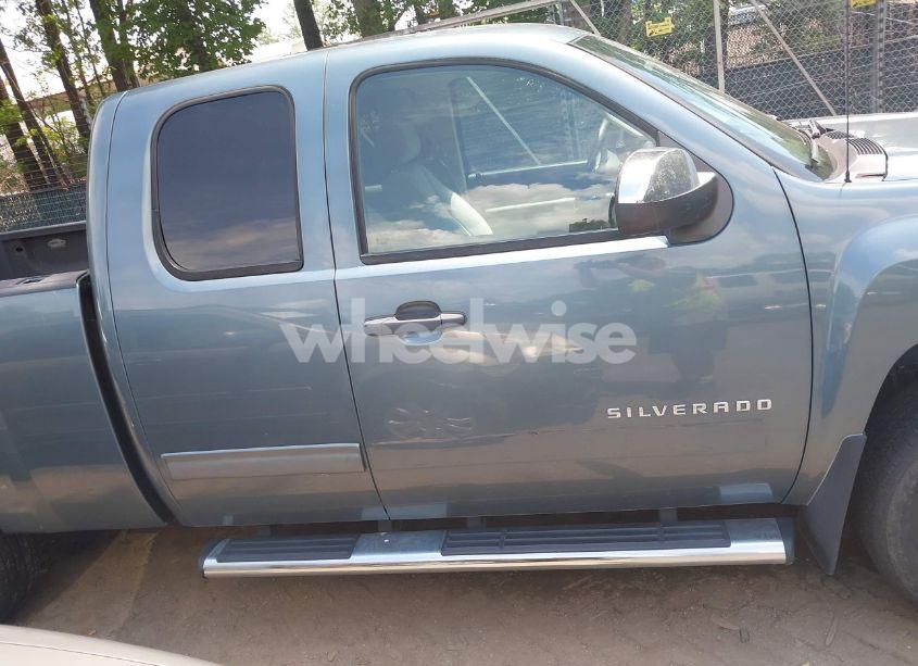 Photo 13 of 2011 Chevrolet Silverado 1500 LT (VIN 1GCRKSE37BZ331253)