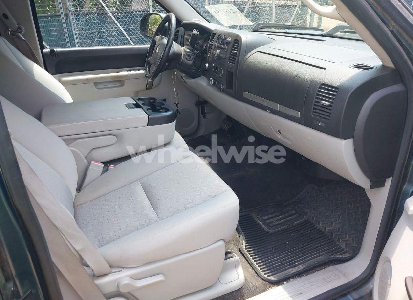 Photo 5 of 2011 Chevrolet Silverado 1500 LT (VIN 1GCRKSE37BZ331253)