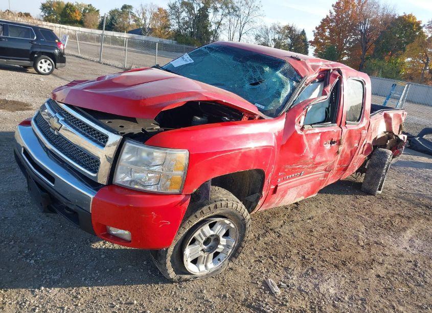 Photo 2 of 2011 Chevrolet Silverado 1500 LT (VIN 1GCRKSE38BZ108820)