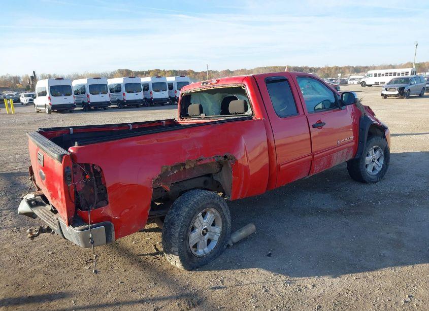 Photo 4 of 2011 Chevrolet Silverado 1500 LT (VIN 1GCRKSE38BZ108820)