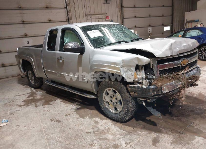 2011 Chevrolet Silverado 1500 LT (VIN 1GCRKSE38BZ165776) main photo
