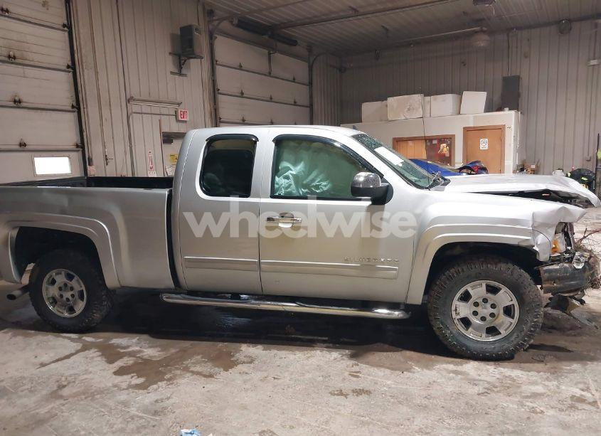 Photo 13 of 2011 Chevrolet Silverado 1500 LT (VIN 1GCRKSE38BZ165776)