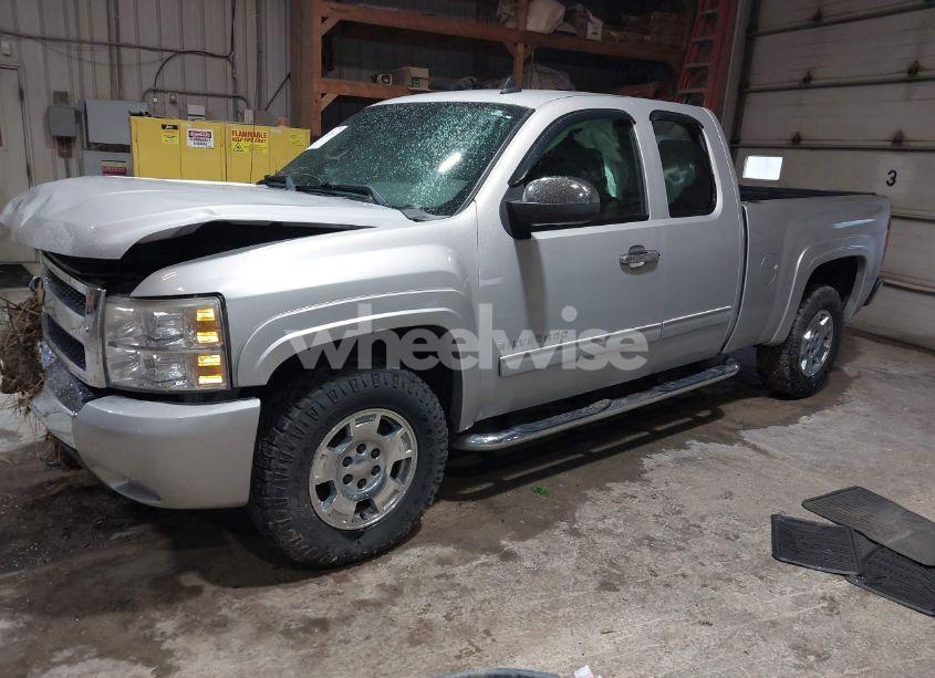 Photo 2 of 2011 Chevrolet Silverado 1500 LT (VIN 1GCRKSE38BZ165776)