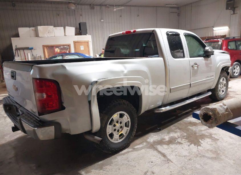 Photo 4 of 2011 Chevrolet Silverado 1500 LT (VIN 1GCRKSE38BZ165776)