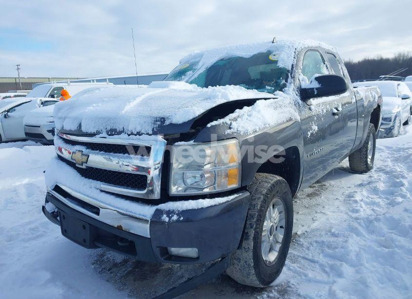Photo 2 of 2011 Chevrolet Silverado 1500 LT (VIN 1GCRKSE38BZ290776)