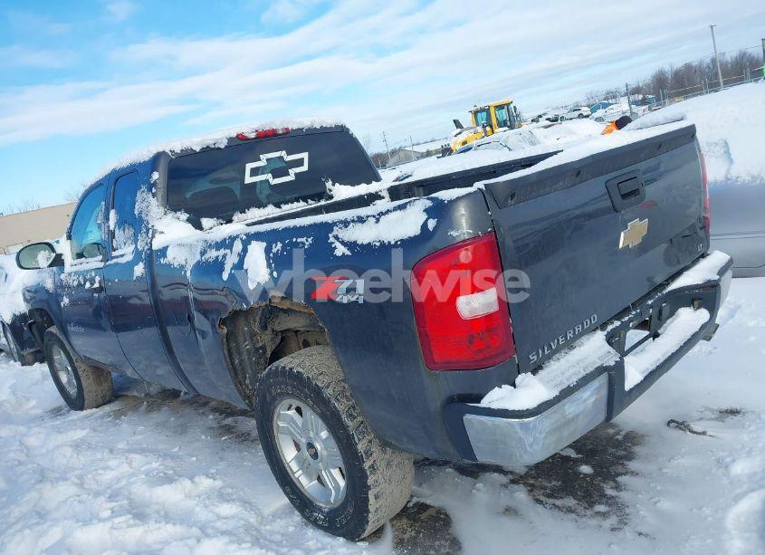 Photo 3 of 2011 Chevrolet Silverado 1500 LT (VIN 1GCRKSE38BZ290776)