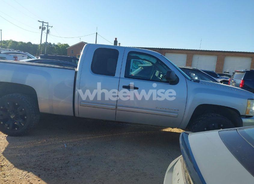 Photo 13 of 2011 Chevrolet Silverado 1500 LT (VIN 1GCRKSE38BZ307298)