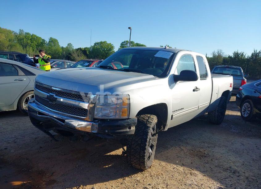 Photo 2 of 2011 Chevrolet Silverado 1500 LT (VIN 1GCRKSE38BZ307298)