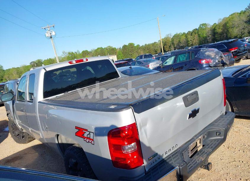 Photo 3 of 2011 Chevrolet Silverado 1500 LT (VIN 1GCRKSE38BZ307298)