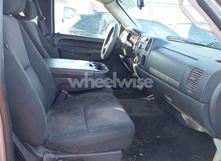 Photo 5 of 2011 Chevrolet Silverado 1500 LT (VIN 1GCRKSE38BZ307298)