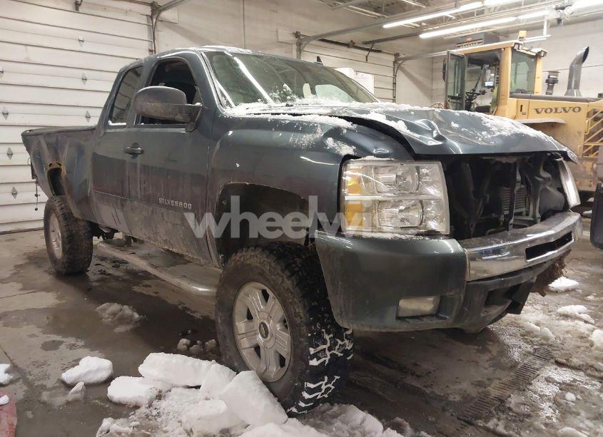 2011 Chevrolet Silverado 1500 LT (VIN 1GCRKSE38BZ316471) main photo