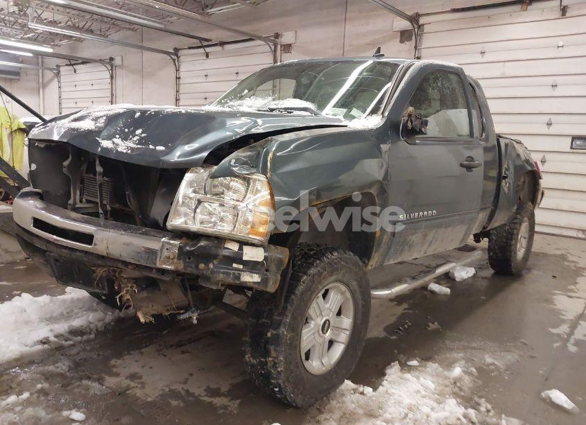 Photo 2 of 2011 Chevrolet Silverado 1500 LT (VIN 1GCRKSE38BZ316471)