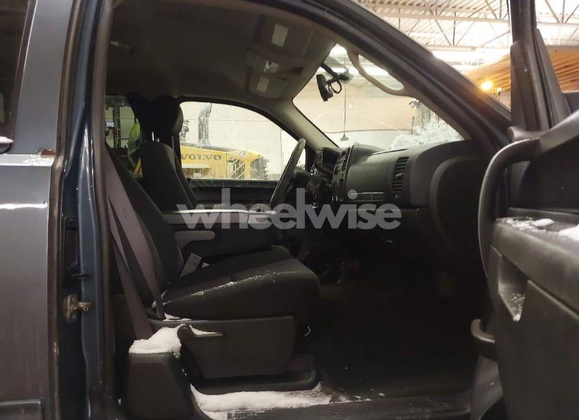 Photo 5 of 2011 Chevrolet Silverado 1500 LT (VIN 1GCRKSE38BZ316471)