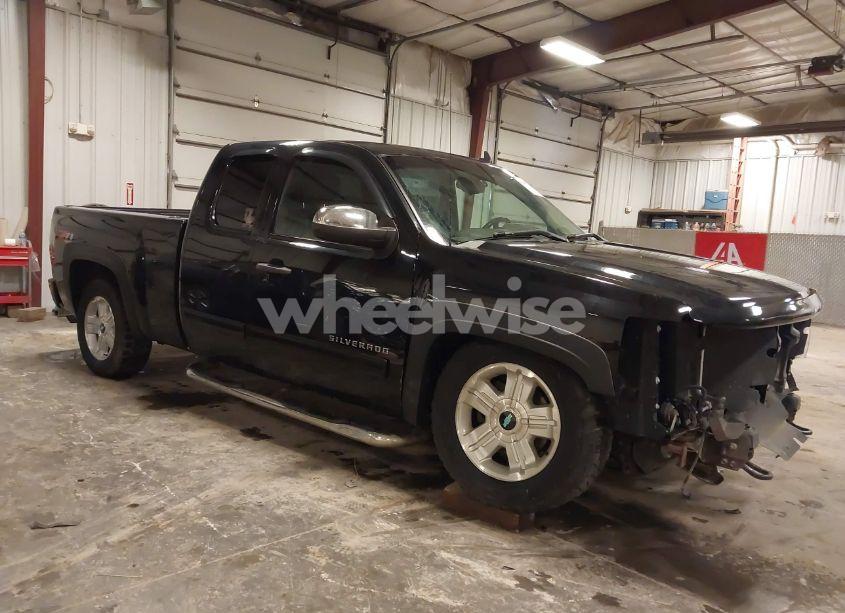 2011 Chevrolet Silverado 1500 LT (VIN 1GCRKSE38BZ422161) main photo