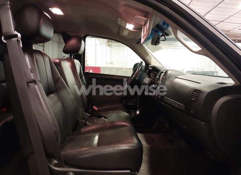 Photo 5 of 2011 Chevrolet Silverado 1500 LT (VIN 1GCRKSE38BZ422161)