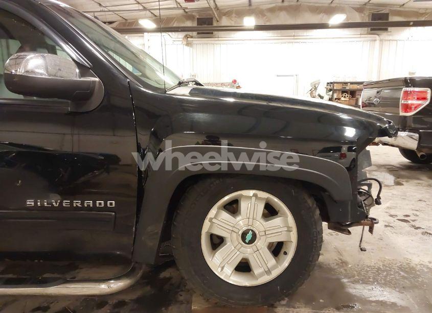 Photo 6 of 2011 Chevrolet Silverado 1500 LT (VIN 1GCRKSE38BZ422161)