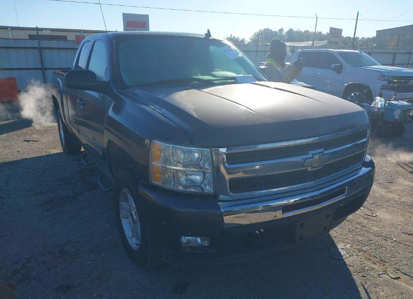 2011 Chevrolet Silverado 1500 LT (VIN 1GCRKSE38BZ432334) main photo