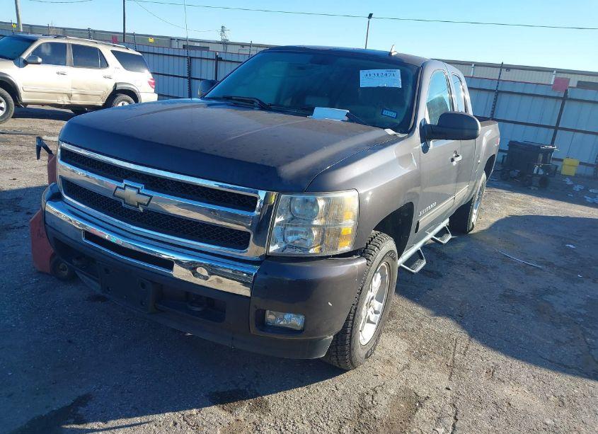 Photo 2 of 2011 Chevrolet Silverado 1500 LT (VIN 1GCRKSE38BZ432334)
