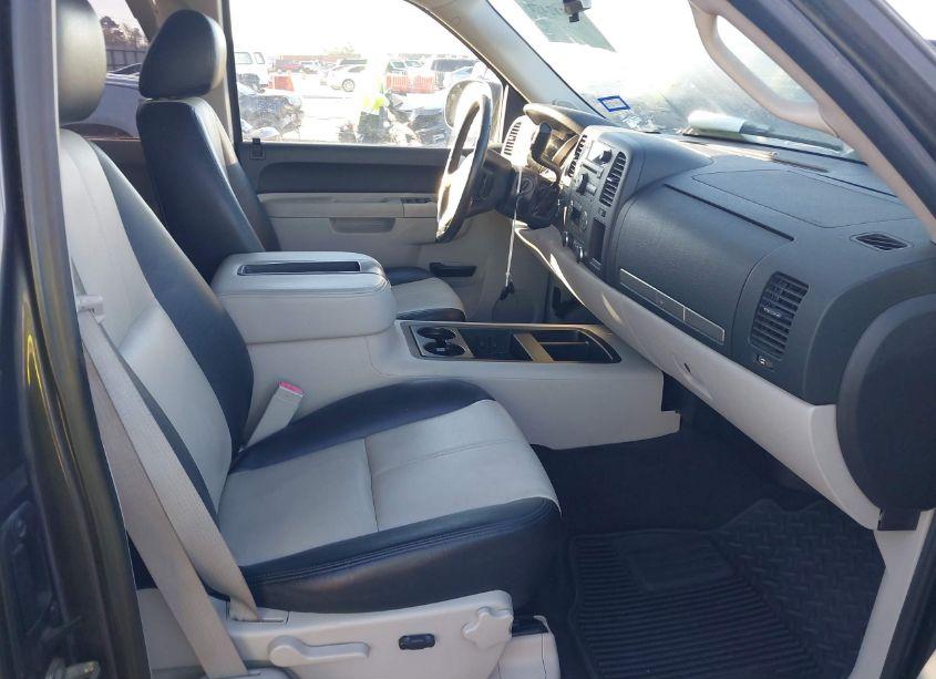 Photo 5 of 2011 Chevrolet Silverado 1500 LT (VIN 1GCRKSE38BZ432334)