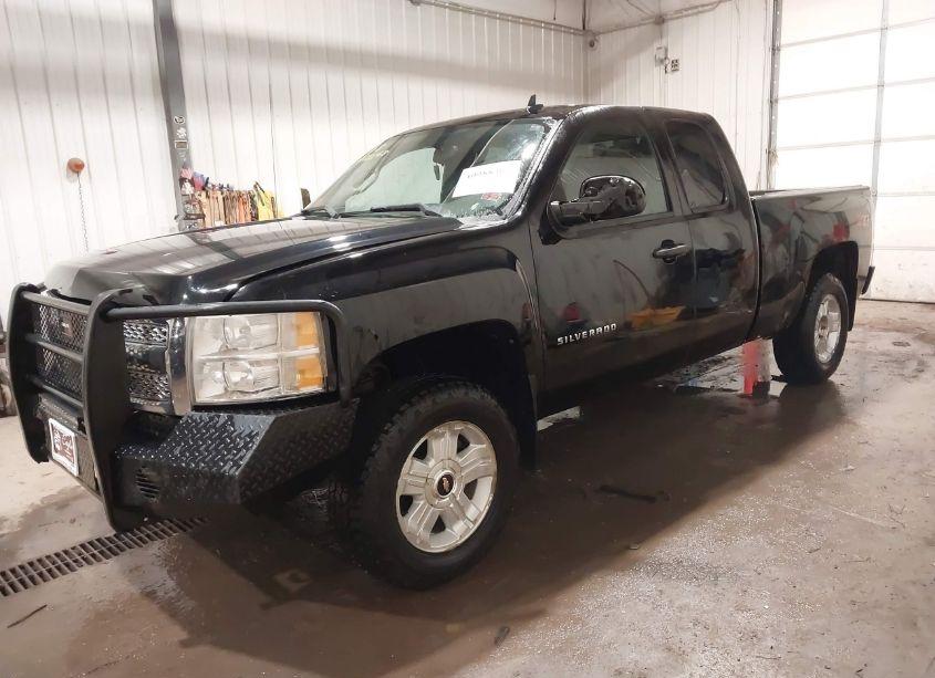 Photo 2 of 2011 Chevrolet Silverado 1500 LT (VIN 1GCRKSE39BZ117428)