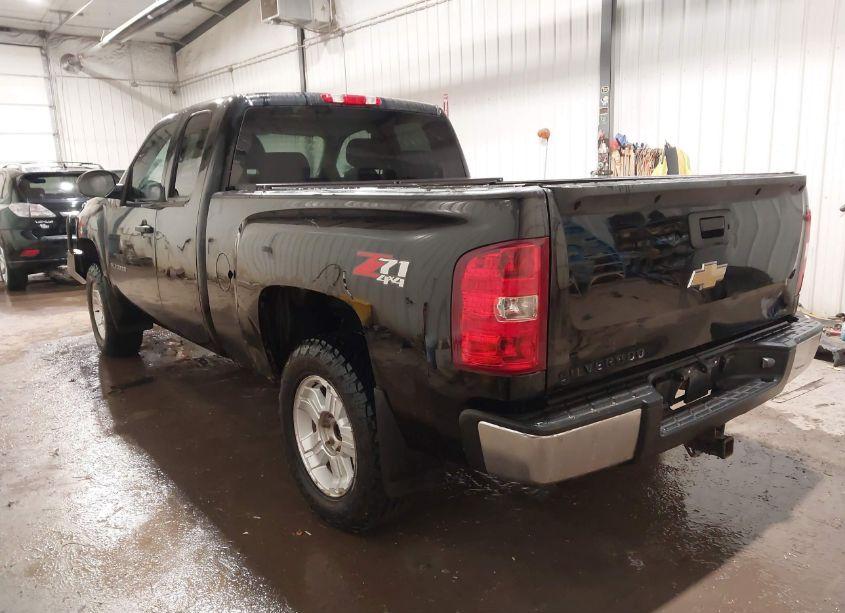 Photo 3 of 2011 Chevrolet Silverado 1500 LT (VIN 1GCRKSE39BZ117428)