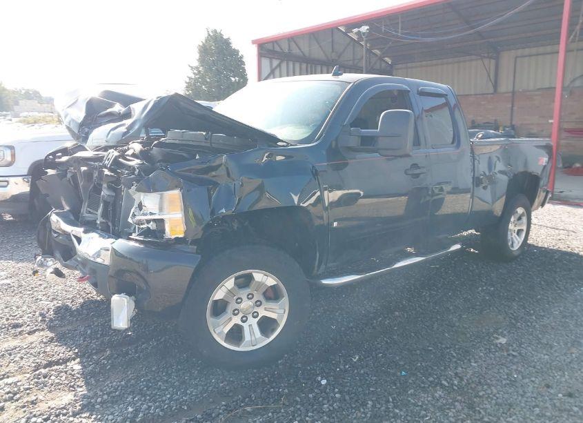 Photo 2 of 2011 Chevrolet Silverado 1500 LT (VIN 1GCRKSE39BZ207002)