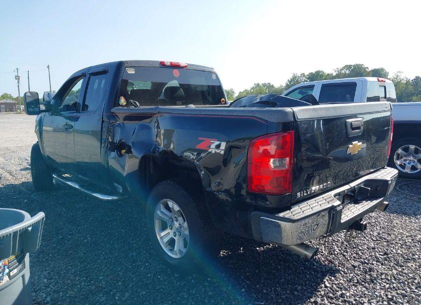 Photo 3 of 2011 Chevrolet Silverado 1500 LT (VIN 1GCRKSE39BZ207002)