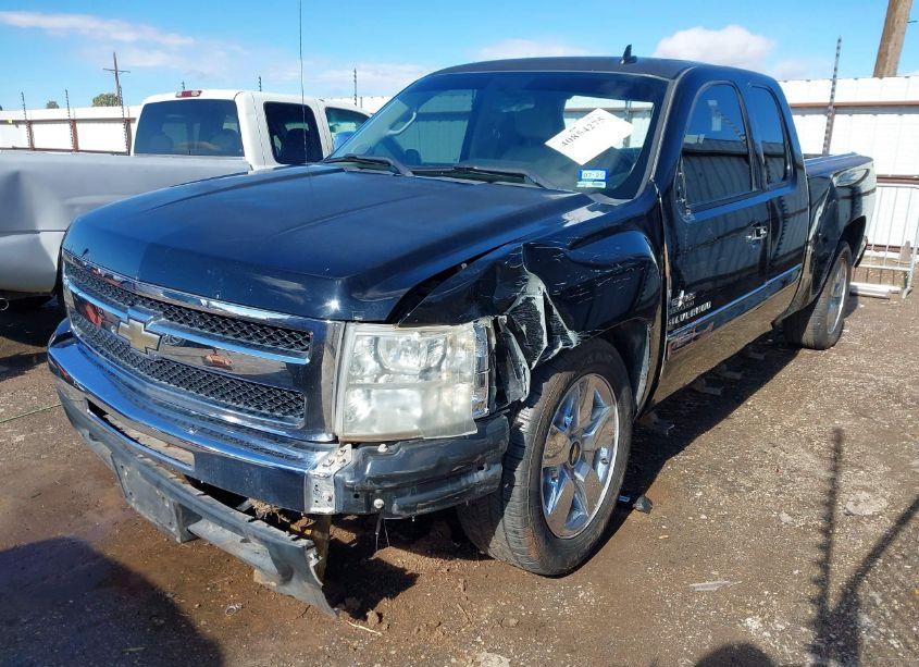 Photo 2 of 2011 Chevrolet Silverado 1500 LT (VIN 1GCRKSE39BZ256992)