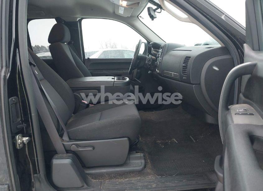 Photo 5 of 2011 Chevrolet Silverado 1500 (VIN 1GCRKSE39BZ327561)