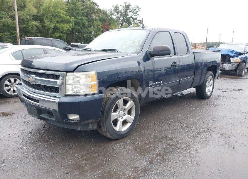 Photo 2 of 2011 Chevrolet Silverado 1500 LT (VIN 1GCRKSE39BZ331819)